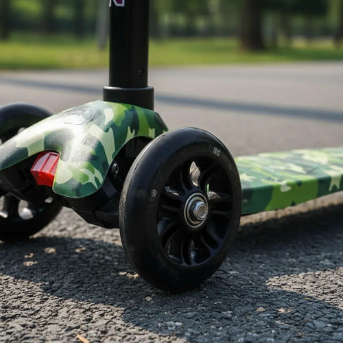 Tripatín Scooter Infantil Luces Ruedas Altura Regulable 50kg Verde