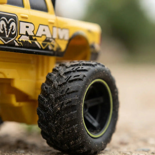 Camioneta 4x4 Control Remoto Todoterreno Escala 1:14 Amarillo