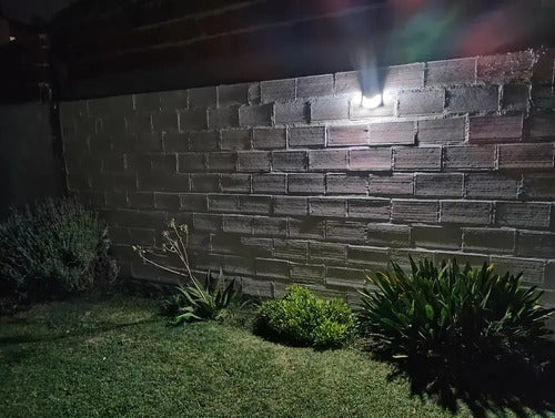 Aplique Reflector Led Panel Solar 100 Leds Sensor Movimiento Veoquiero Negro Blanco Frío