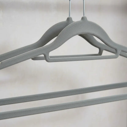 Perchas Terciopelo Antideslizantes Pack X10 42cm Ropa Gris