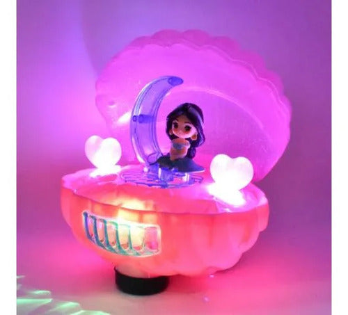Caja Musical Infantil Veladora Luces Proyectoras Muñeca Giro Rosa