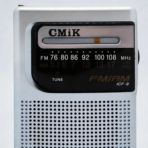 Radio Portátil Cmik Am Fm Bolsillo Pilas Aa Jack 3.5 Mini Gris