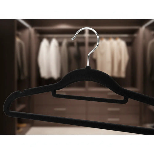 Perchas De Terciopelo Antideslizantes Ropa Pack X5 42cm Negro