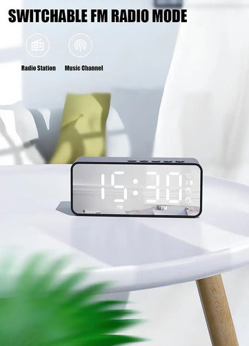 Reloj Despertador Alarma Fm Tf Aux Recargable 800mah Soporte Negro